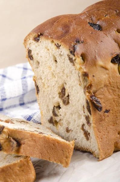 Fruit loaf with raisins and mixed peel — Stock Photo, Image