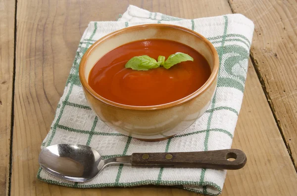 Home made tomato soup with basil — Stock Photo, Image