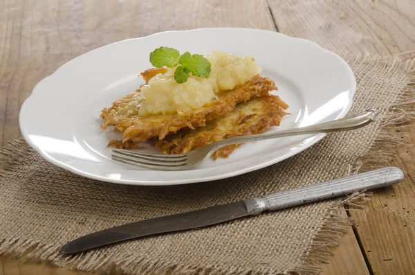 Potato pancakes with apple compote — Stock Photo, Image