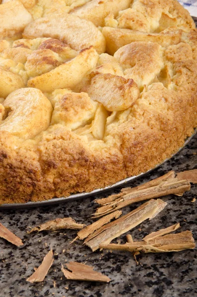 Pastel de manzana hecho en casa con canela —  Fotos de Stock