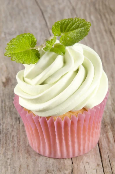 Vanilj cupcake med mint buttercream — Stockfoto