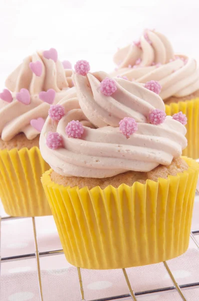 Vanilla cupcake with pink sugar balls — Stock Photo, Image