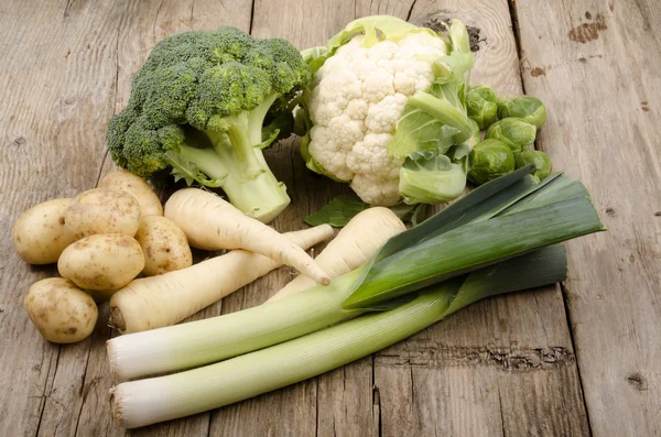 Zelenina se připravit na kuchyňském stole — Stock fotografie