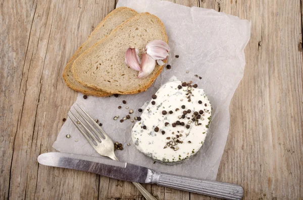 Soft cheese with herbs and bread — Stock Photo, Image