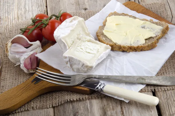 French goat cheese and bread — Stock Photo, Image