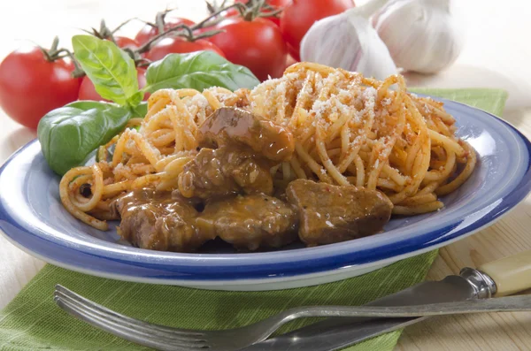 Spaghetti with meat on a plate — Stock Photo, Image