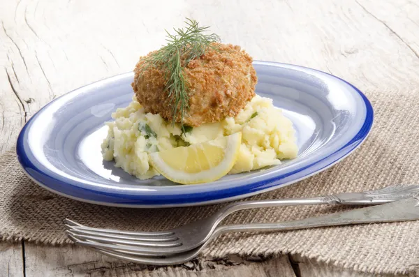 Gâteau de poisson au saumon irlandais avec champion — Photo