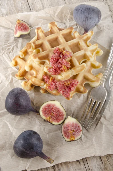 Sweet fig and home baked waffle — Stock Photo, Image