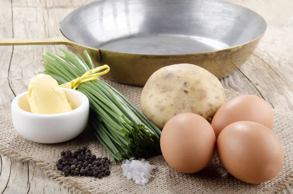 Ingredientes para hacer una tortilla irlandesa —  Fotos de Stock