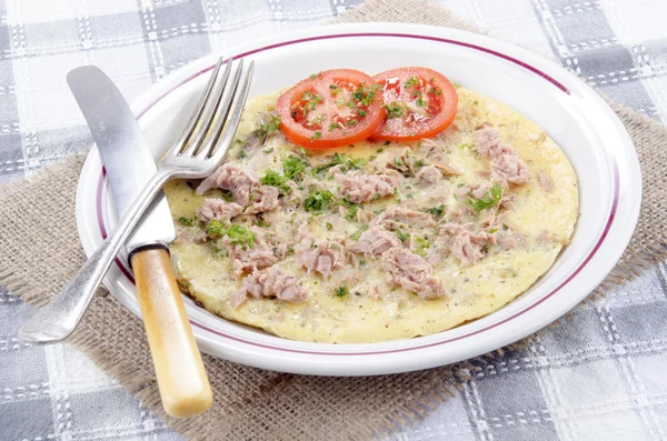 Omelette with tuna and tomato — Stock Photo, Image