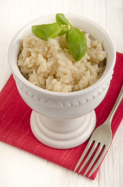 Soğuk risotto pirinci fesleğen ile — Stok fotoğraf