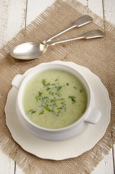 Broccoli grädde soppa med persilja — Stockfoto