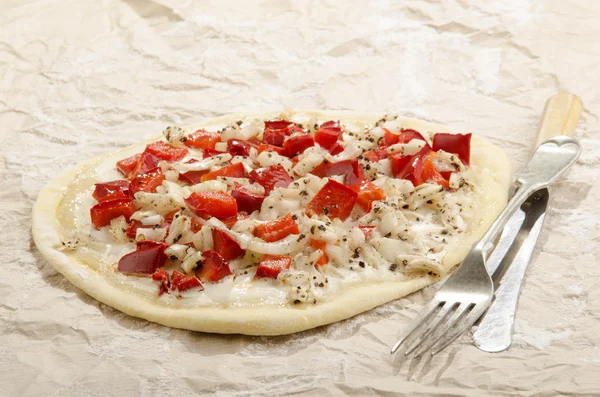 Tarte flambee with onion and bell pepper — Stock Photo, Image