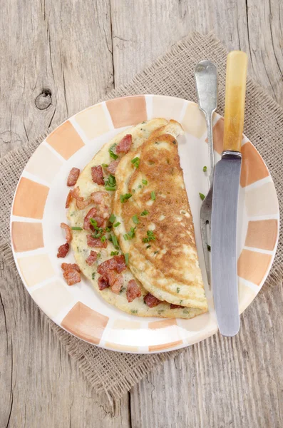 Omelette with bacon and chive — Stock Photo, Image