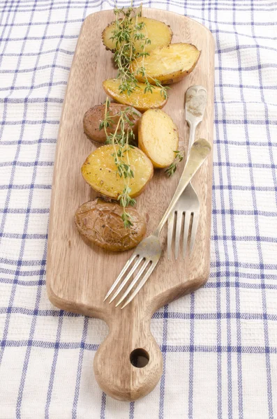 Oven baked potato with thyme — Stock Photo, Image