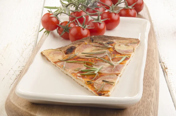 Thin flat bread pizza with potato — Stock Photo, Image