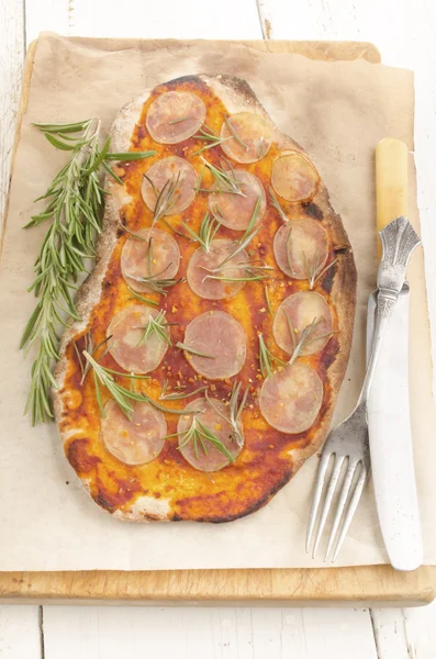 Pizza cienki, płaski chleb z ziemniaki — Zdjęcie stockowe