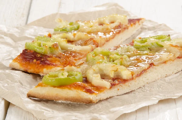 Płaski chleb pizza z papryką — Zdjęcie stockowe