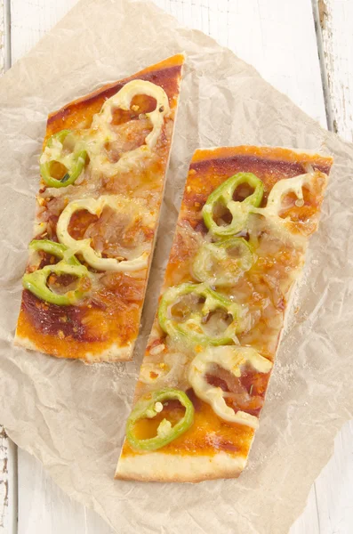 Pizza de pan plano con pimentón — Foto de Stock