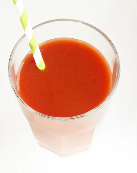 Томатный сок в стакане — стоковое фото