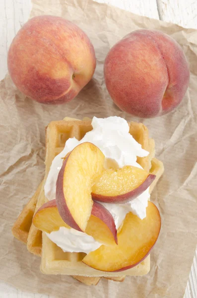 Waffles with sour cream and peach — Stock Photo, Image