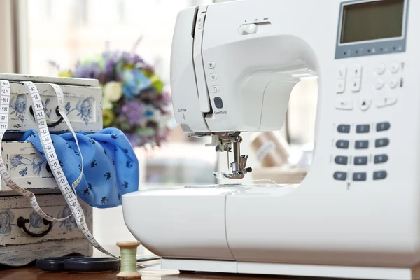 Máquina de coser Imágenes De Stock Sin Royalties Gratis