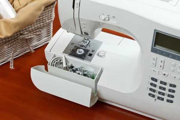 Máquina de coser Fotos De Stock Sin Royalties Gratis