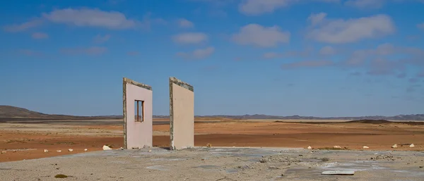 Edificios abandonados en el desierto — Foto de Stock