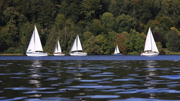 Gölde yelken açmak