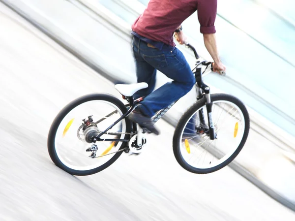 Young boy riding a bike — Stock Photo, Image