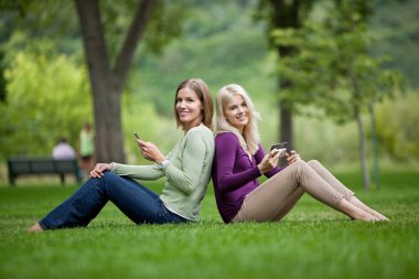Park cep telefonları ile Bayan arkadaş