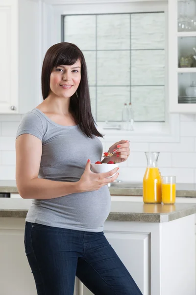 Pregnant Woman Eating Healthy Bowl Of Fruit — Stock Photo, Image