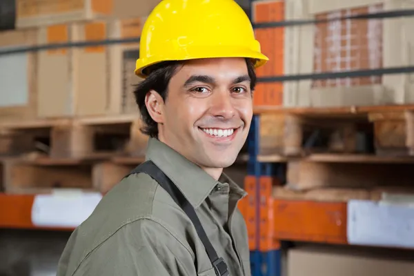 Giovane caposquadra in Hardhat — Foto Stock