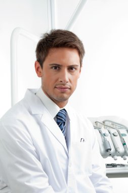 ciddi erkek diş Kliniği