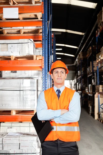 Male Supervisor With Arms Crossed At Warehouse — Stock Photo, Image