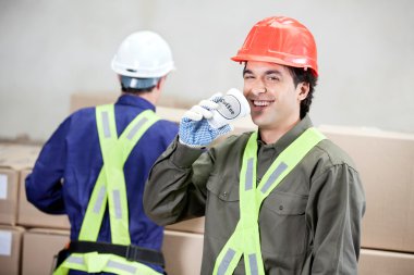 foreman meslektaşım depoda çalışan iken kahve içme
