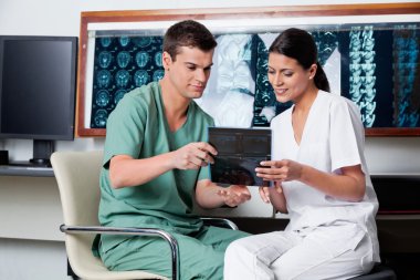 Tıbbi teknisyenler x-ray arıyorsunuz