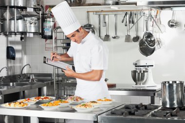 Şef ile denetim listesi yemek üzerinden gidiş Pano