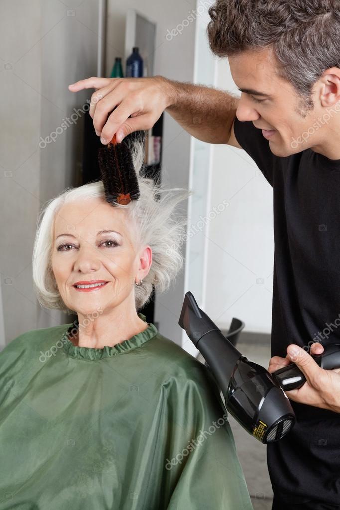 Friseur Schlag Frau Haare Trocknen Stockfoto C Simplefoto 21352143