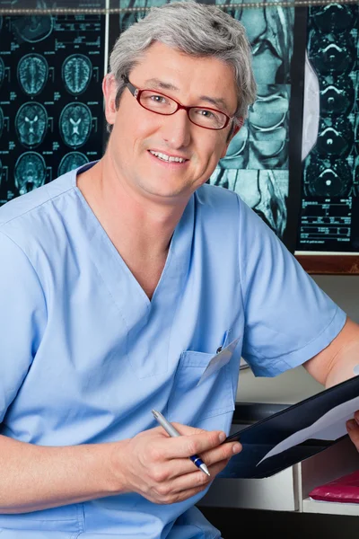 Male Doctor Holding Clipboard — Stock Photo, Image