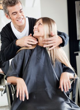 Kuaför salon müşteri ile