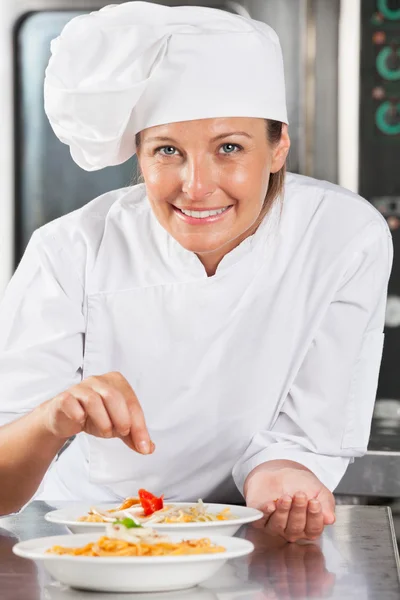 Happy chef baharat gıda için ekleme — Stok fotoğraf