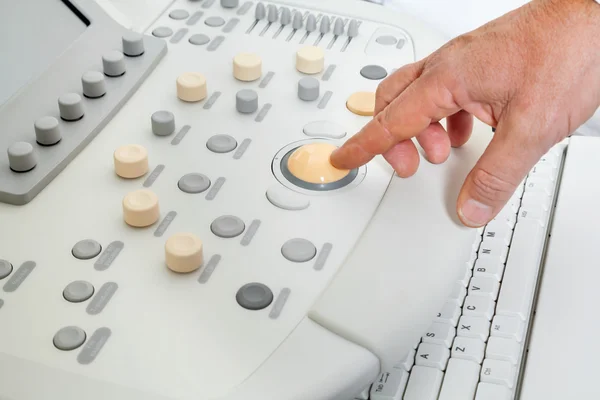 Hand Operating Ultrasound Machine — Stock Photo, Image