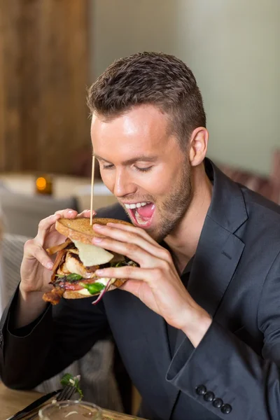 Young Businessman Eating Sandwich — Stock Photo, Image