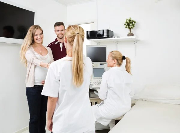 Couple Visiting Gynecologist For Routine Checkup — Stock Photo, Image