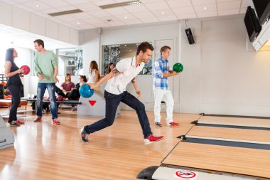bowling salonu oynayanlar