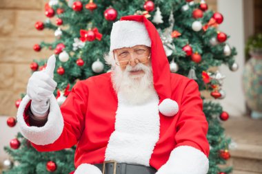Noel Baba el thumbsup Noel ağacına