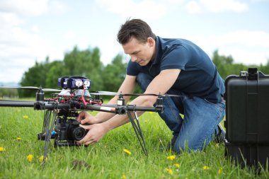 uav helikopterde kamera tamir teknisyeni