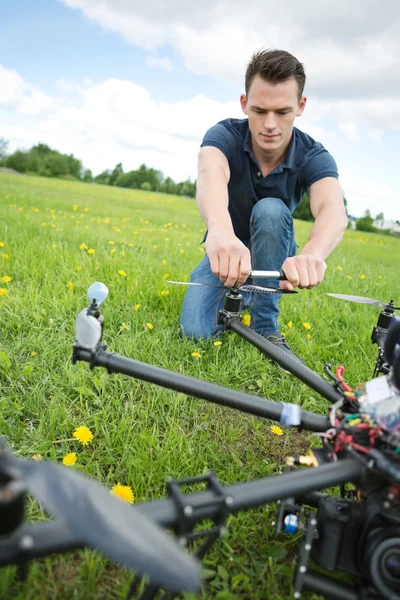 Technician Fixing Propeller Of Surveillance Drone — Stock Photo, Image