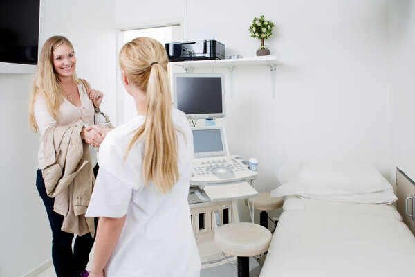 Беременная женщина в УЗИ
